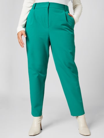 Guido Maria Kretschmer Curvy Tapered Pleat-Front Pants 'Inka' in Green: front