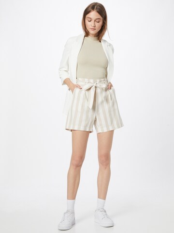 DeFacto Regular Shorts in Beige