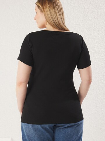 Trendyol Curve Футболка в Черный