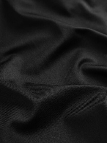 Top de la Next pe negru