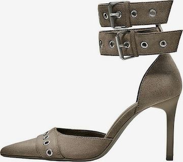 Décolleté di Bershka in beige: frontale