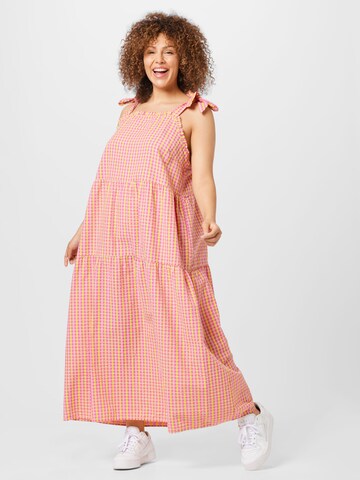 Robe d’été 'CILLE' Noisy May Curve en rose : devant