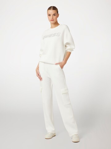 GUESS Regular Cargohose in Weiß