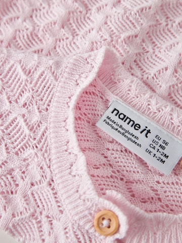 Cardigan NAME IT en rose