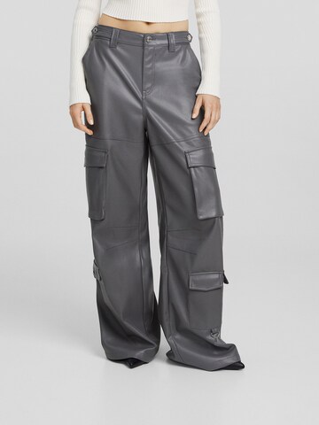 Loosefit Pantaloni cargo di Bershka in grigio: frontale