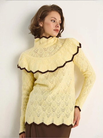 Pullover di Bianco Lucci in giallo