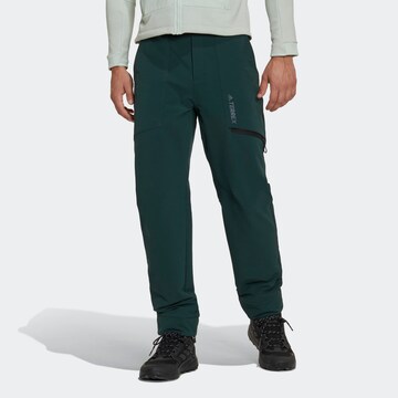Coupe slim Pantalon outdoor 'Yearound' ADIDAS TERREX en vert : devant