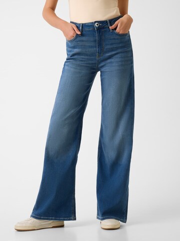 GUESS Loose fit Jeans in Blue: front