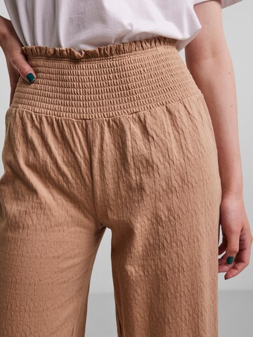 PIECES Loose fit Pants 'LEAFY' in Brown