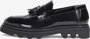 Kazar Studio - Sapato Slip-on em preto: frente