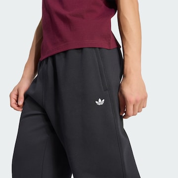 ADIDAS ORIGINALS - Loosefit Calças de desporto 'Trefoil Essentials' em preto