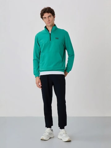 Survêtements Tommy Life en vert : devant