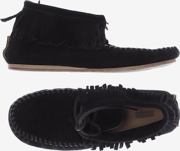 Closed Flats & Loafers in 38 in Black: front