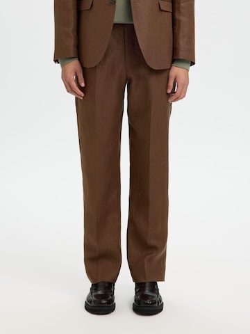 SELECTED regular Bukser med fals i brun: forside