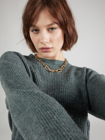 ABOUT YOU Sweater 'Soraya' in Green
