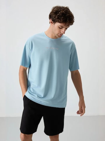 Tommy Life Shirt in Blue: front