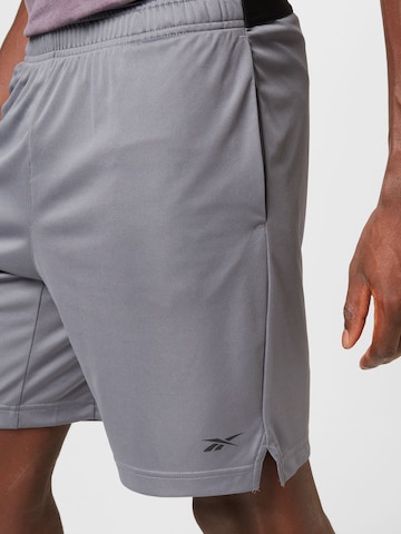 Regular Pantalon de sport Reebok en gris