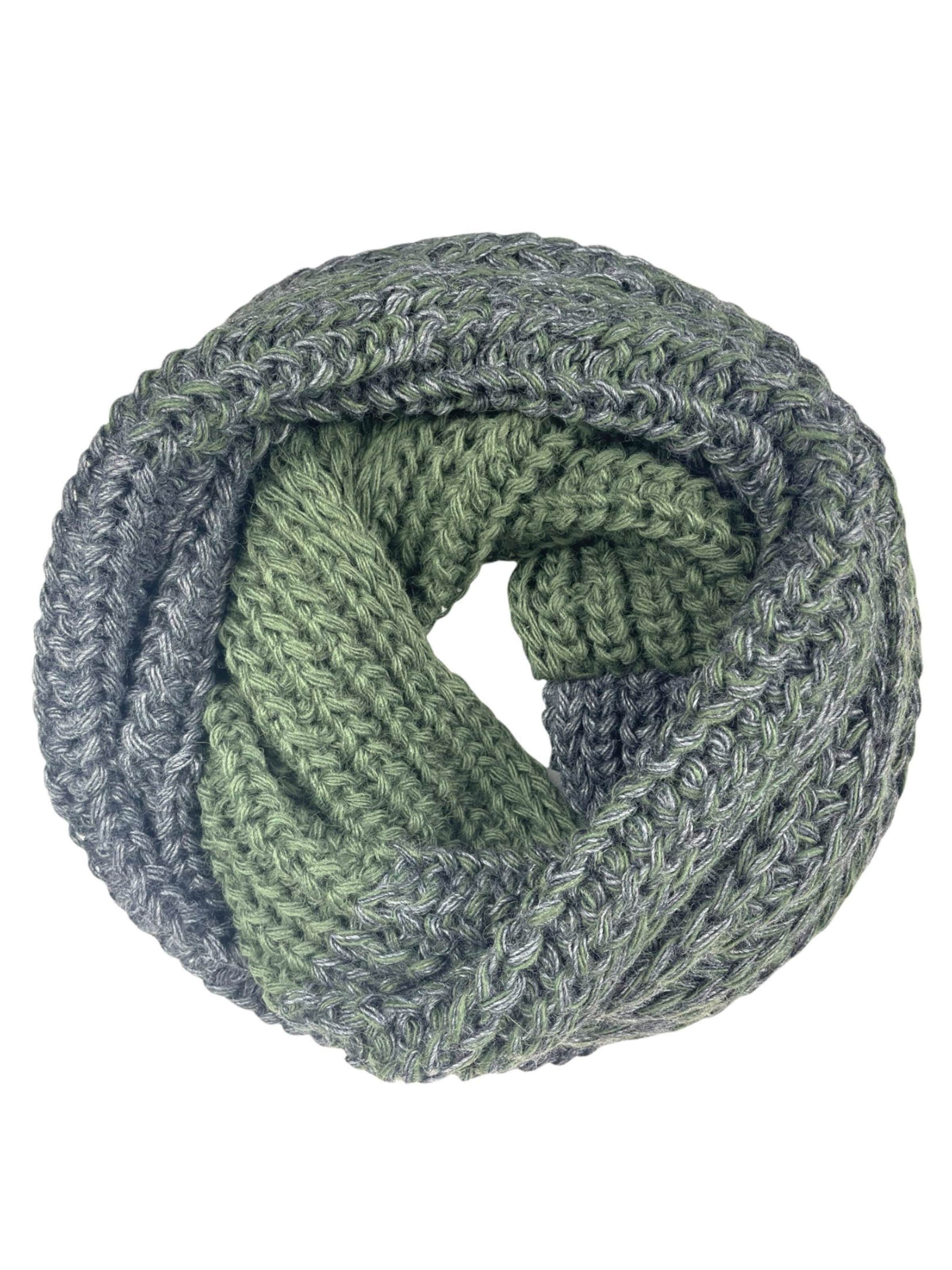 Kumixi Beanie 'Set: Mütze & Loop Schal' in Green