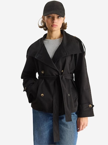 Cappotto di mezza stagione di Bianco Lucci in nero: frontale