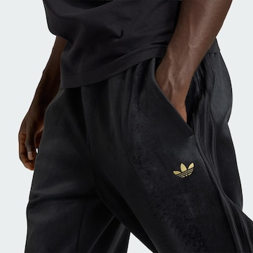 ADIDAS ORIGINALS - Loosefit Pantalón 'FC Bayern München' en negro