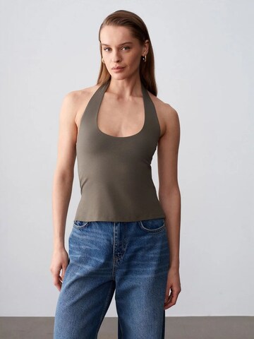 Dilvin Top in Green: front