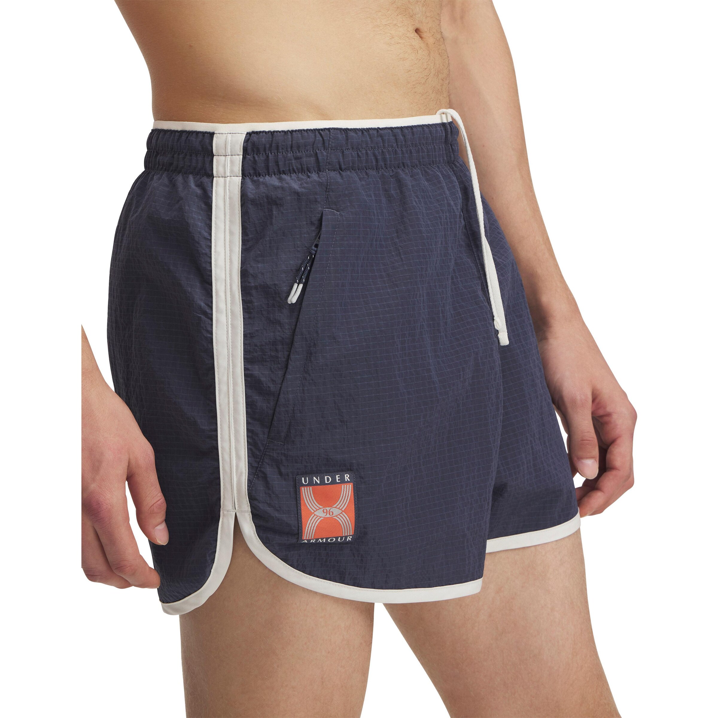 UNDER ARMOUR Loosefit Sportshorts 'Run 96' in Grau