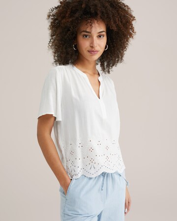 WE Fashion Blouse in White: front
