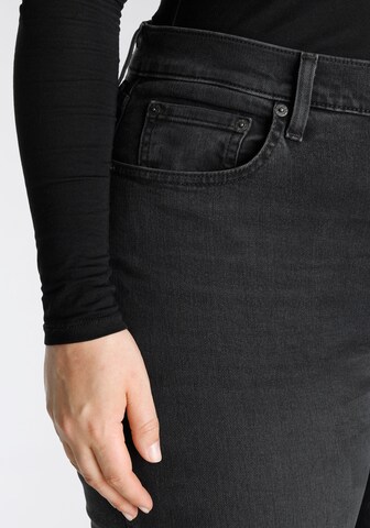 Levi's® Plus Regular Jeans in Black