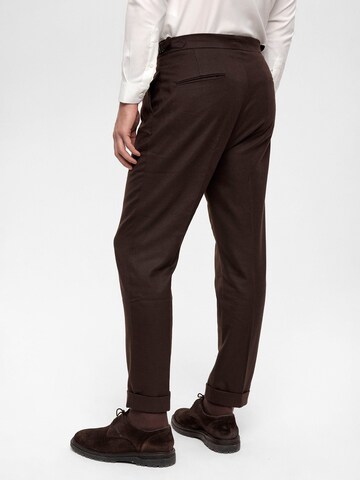 Antioch Regular Pleat-front trousers in Brown