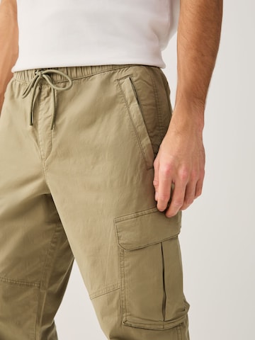 Next Tapered Cargobroek in Beige
