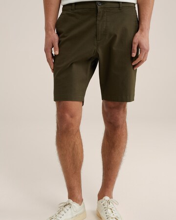 WE Fashion - Regular Calças chino em verde: frente