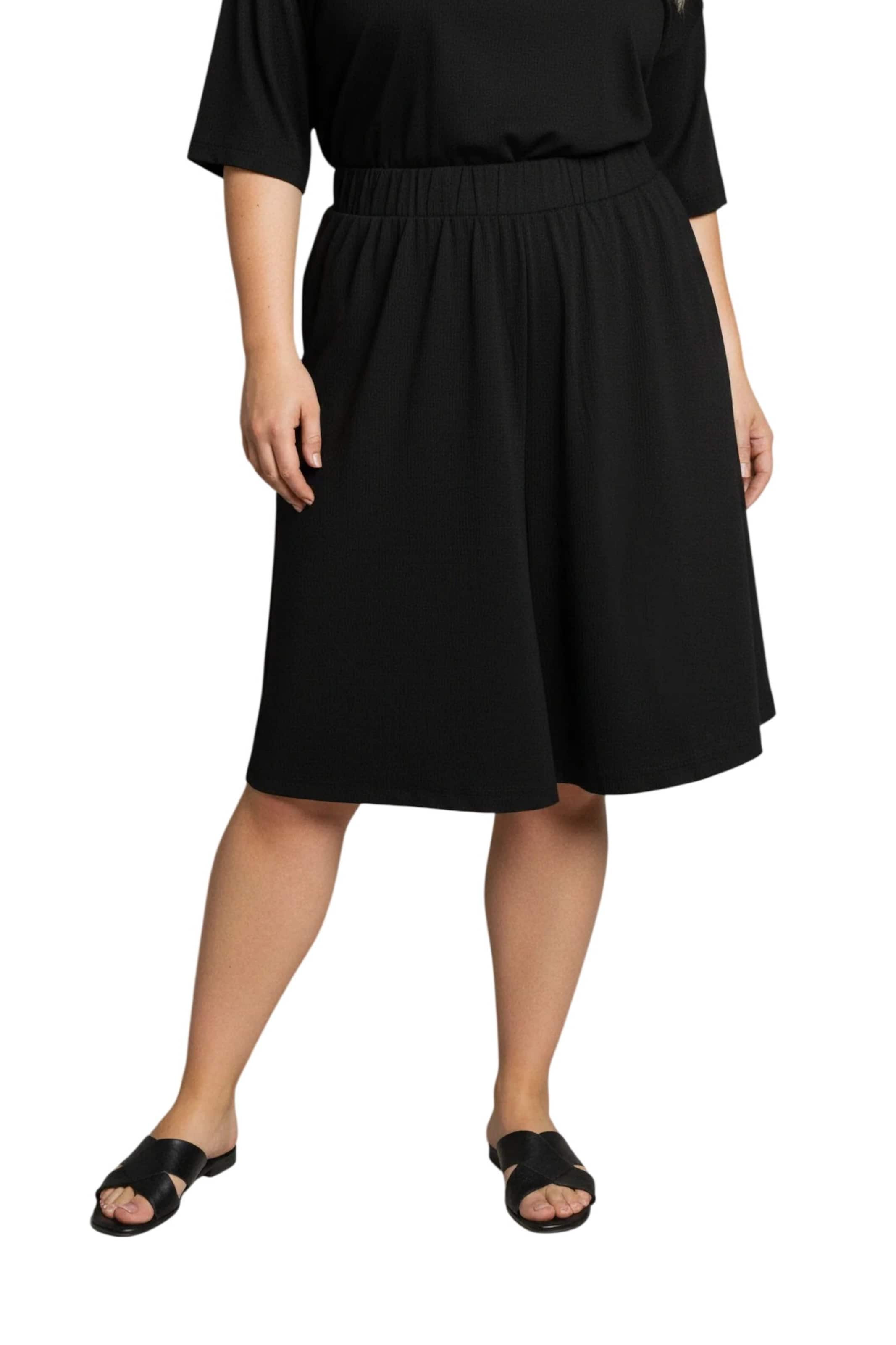 Shape Of You Regular Trousers in Black: front