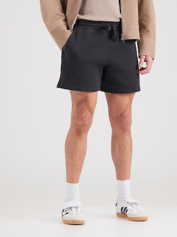 HOLLISTER - Regular Calças em preto: frente