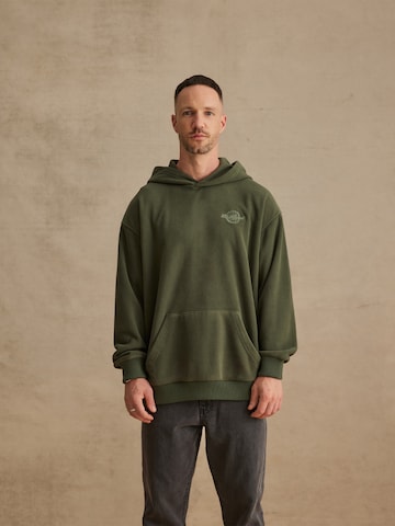 Pullover 'Rayan' di DAN FOX APPAREL in verde: frontale