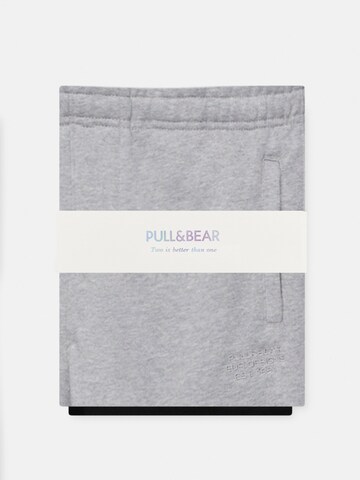 Pull&Bear Loosefit Housut värissä harmaa