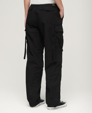 Superdry Loosefit Cargohose in Schwarz