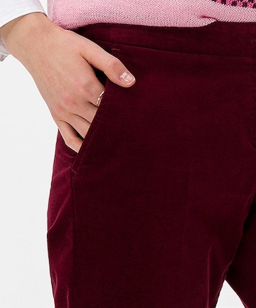 BRAX Slimfit Παντελόνι με τσάκιση 'Maron' σε κόκκινο