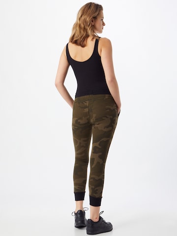 Effilé Pantalon 'Terry' Urban Classics en vert