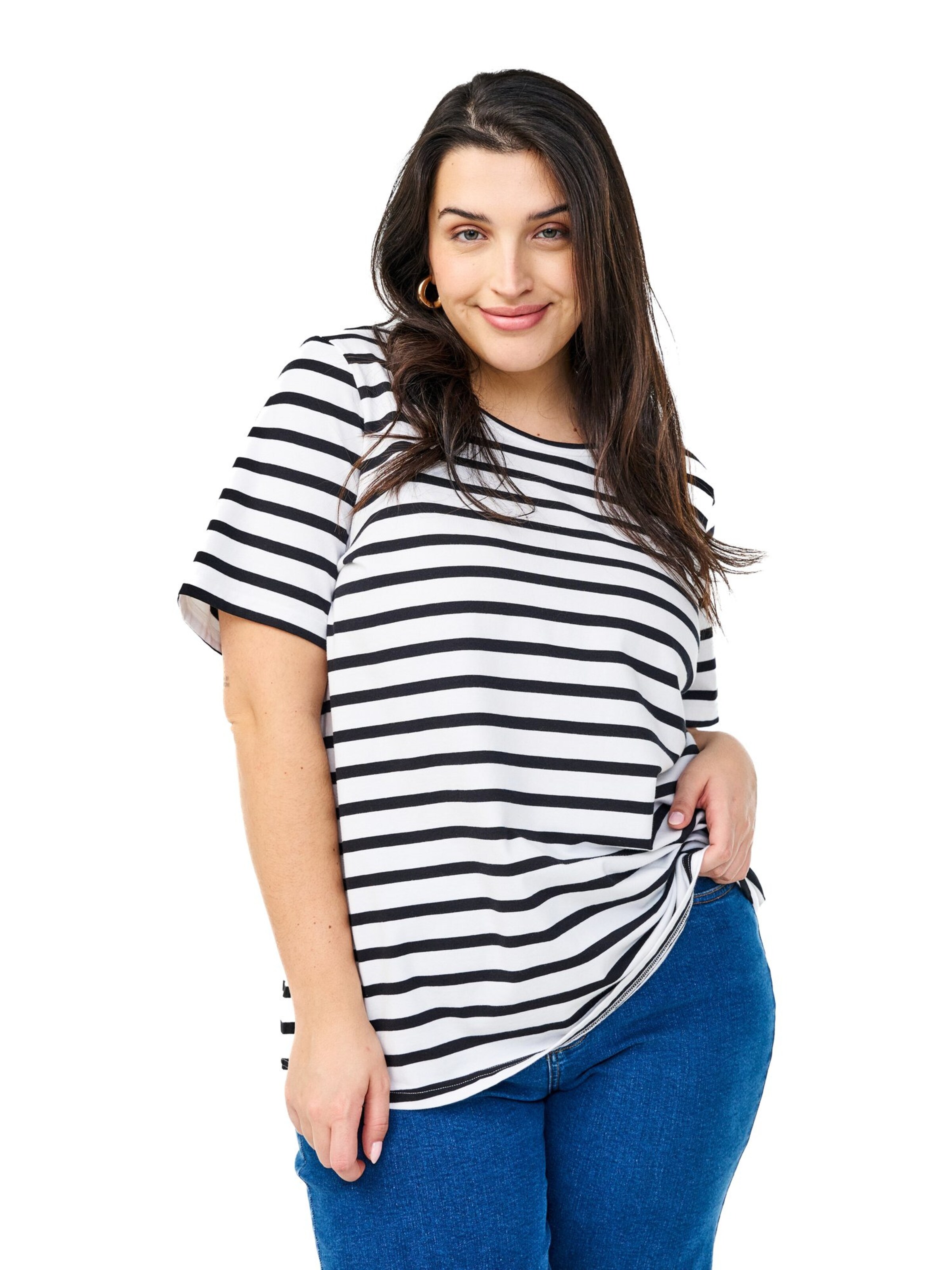 Zizzi Μπλουζάκι 'Mvivi' σε μαύρο: μπροστά