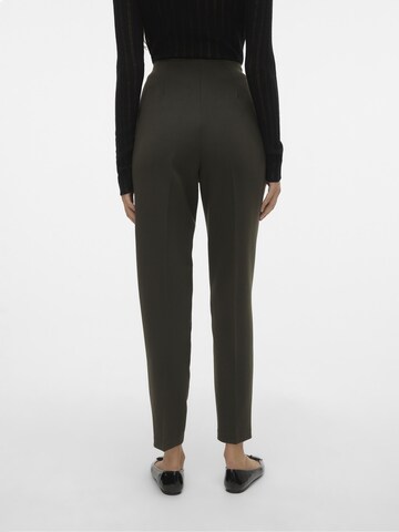 Regular Pantalon à pince 'ISABEL' VERO MODA en marron
