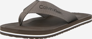 Calvin Klein Ujjelválasztó-pántos szandál - szürke: elől