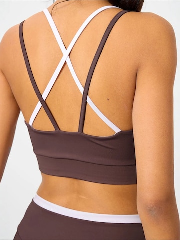 Completo sportivo 'Aktive Sets' di Tommy Life in marrone