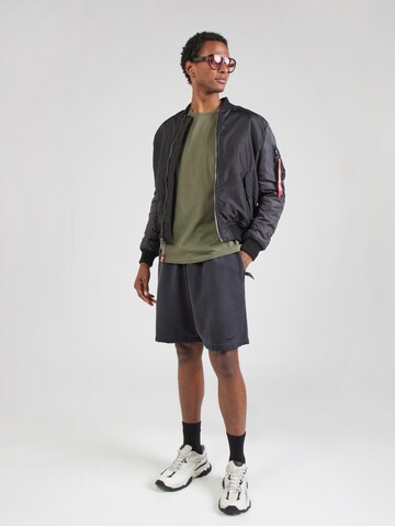 ALPHA INDUSTRIES T-Shirt 'Air Force Pilot' in Grün