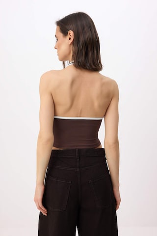 Top di Trendyol in marrone