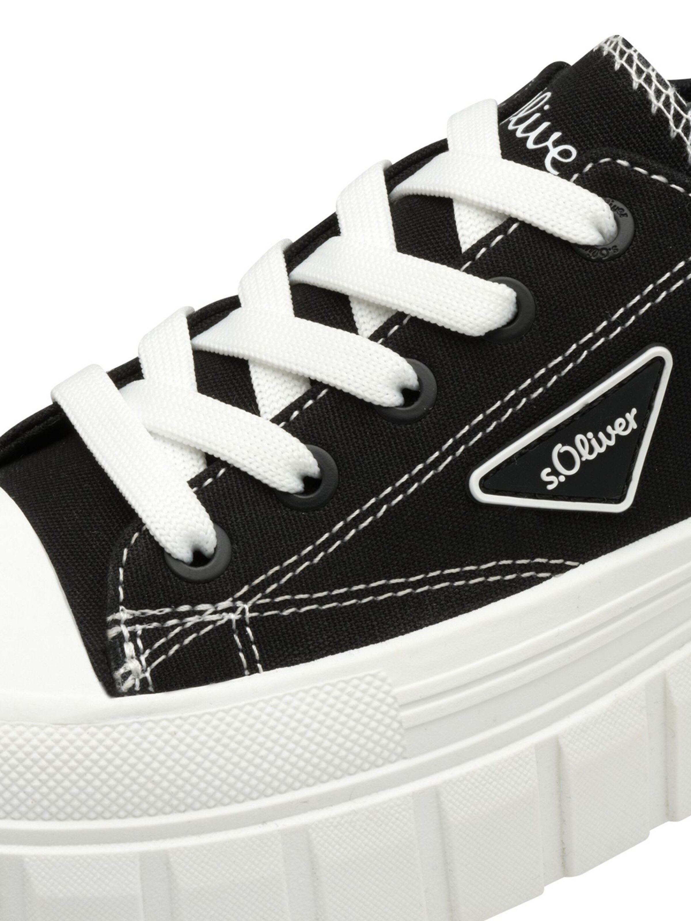s.Oliver Sneakers in Black