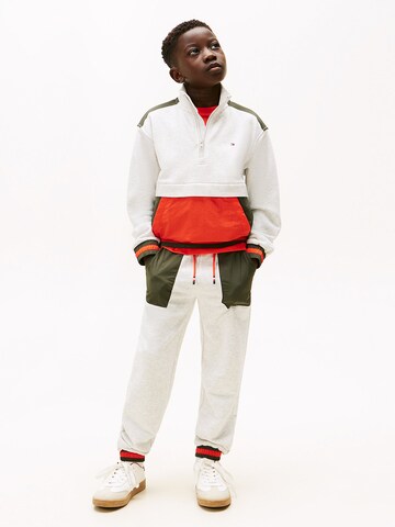 TOMMY HILFIGER Sweatshirt in Grau