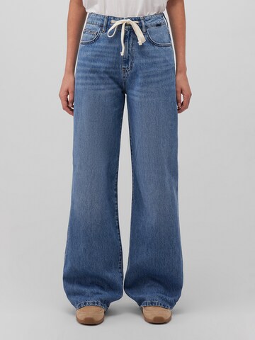 Mavi Flared Jeans in Blue: front