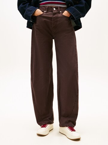 Tommy Jeans Luźne Jeansy 'ELLA' w kolorze brązowy: przód