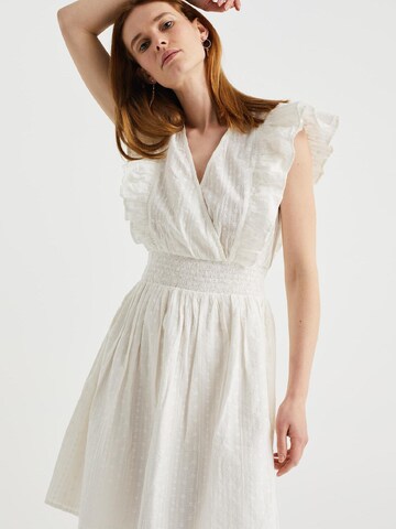 Robe d’été WE Fashion en blanc