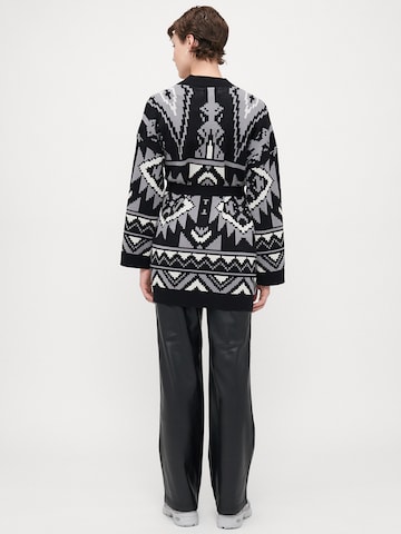 Only Tall Kardigan 'ONLFRIDA' w kolorze czarny